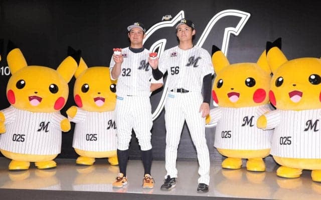 【ロッテ】佐藤都志也と中森俊介がピカチュウと記念撮影「サトシのように僕も上を目指して」中森