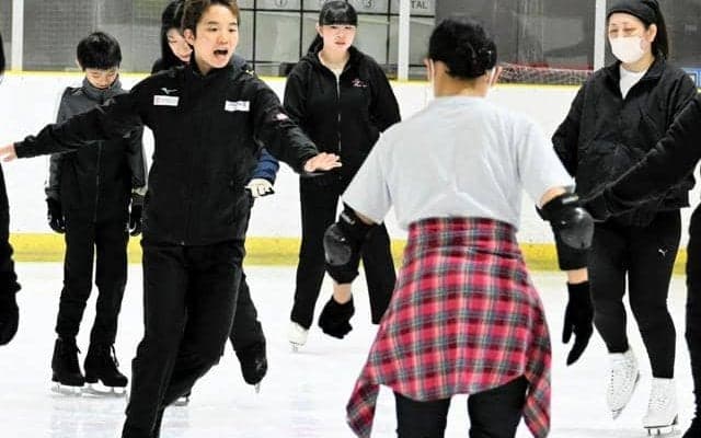友野一希ら3選手がスケート教室で指導　エキシビションショーも
