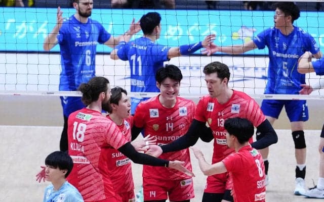 【バレー】サントリーが勢いそのまま第１セット奪取　立ち上がりから５連続得点で主導権握る