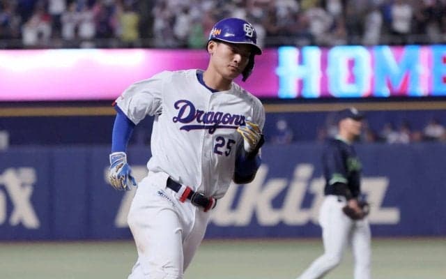 笑顔なきホームラン…中日24歳右のロマン砲の今季1号にファン反応「今シーズンこそは自分の座を勝ち取ってほしい」「みんなが待ってた」