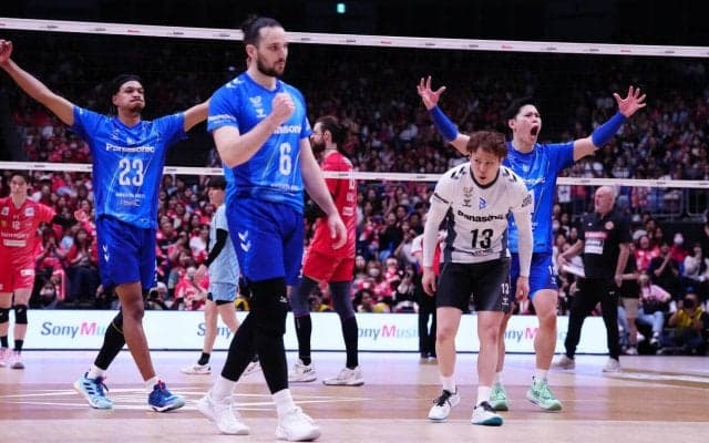 【バレー】大阪Ｂが逆転勝利　最終セット８－７から一挙５得点　最後エバデダンが決め第３戦へ