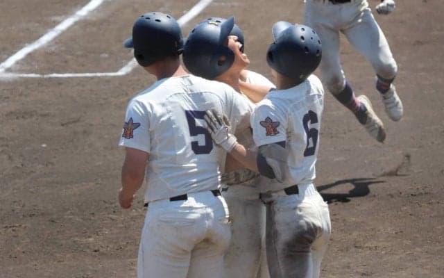 公式戦初アーチが劇的9回逆転サヨナラ3ラン！前橋商・金井塚が初戦突破に貢献【春季関東大会】