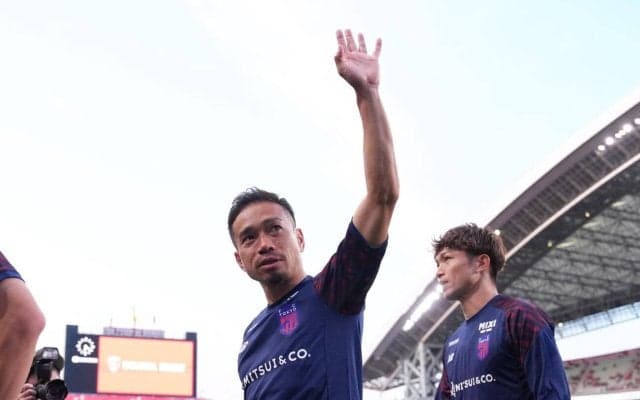 【東京】W杯代表選出の長友佑都　超厳戒態勢で会場を後に　取材をクラブ広報が制す　17日会見