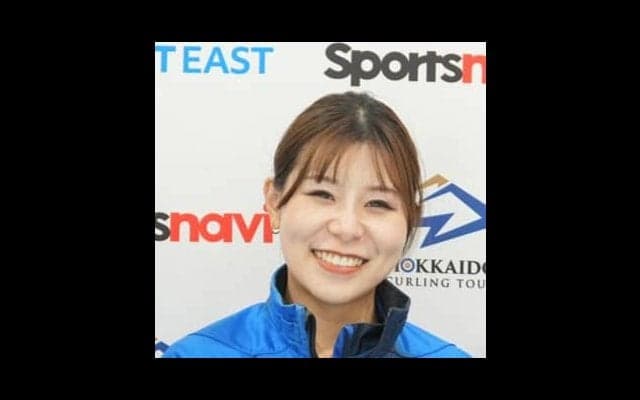 【カーリング】吉田夕梨花、ピンクワンピ姿で夫の新濱立也と寄り添う結婚２周年写真を公開