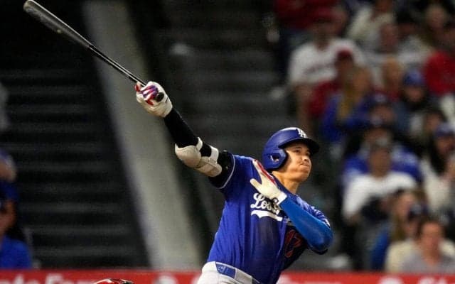 大谷翔平、５打席目に右翼線へ２点適時三塁打　悪送球の間に自らも一気に生還