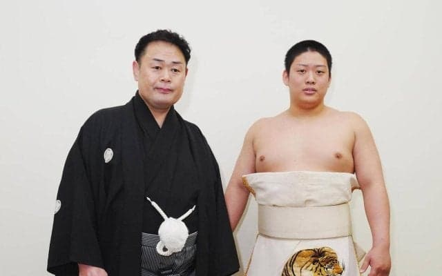 雷親方の長男垣添「感慨深いです」父の化粧まわしで新序出世披露「気合い入れて」名古屋場所へ