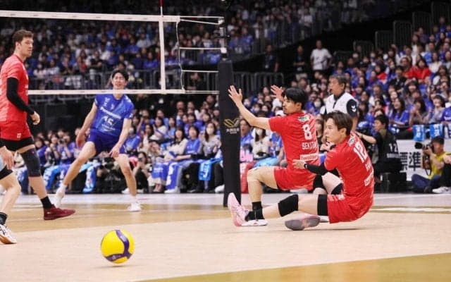 【バレー】高橋藍号泣「自分の力不足」　サントリー連覇の夢破れる　宿敵・大阪Ｂに０-３で終戦…ＳＶリーグ決勝