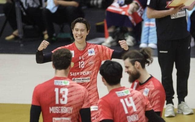ＳＶリーグ　サントリーＶ逸…主将高橋藍が号泣「結果が全て」大阪Ｂは西田キレキレサーブで逆転初制覇！