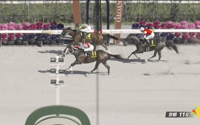 「可愛すぎる」競馬場に現れた“ご当地ゆるキャラ”を囲む大勢の競馬ファンにほっこり「ぼっちだったのが今では…」