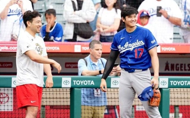 大谷翔平と菊池雄星が談笑　WBCで共闘した花巻東コンビ…最後は2ショット撮影