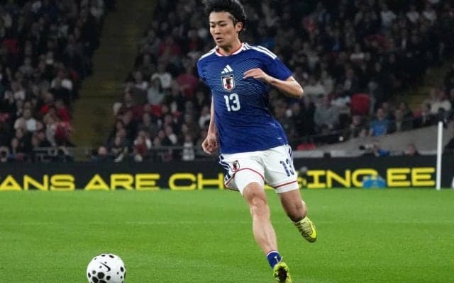 中村敬斗が明かす｢削られる覚悟｣でソックスを下げる本当の理由。三笘薫の負傷に揺れる日本代表、25歳が背負うW杯への誓い