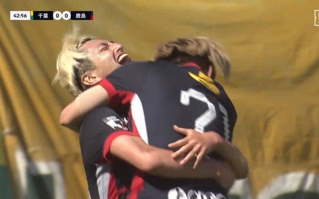 「優磨がいちばん嬉しそう」鈴木優磨、鮮やかフェイント→ラストパスで荒木遼太郎の復帰後初ゴールをお膳立て「優しさのかたまり」「チームに勢いを与える一撃」