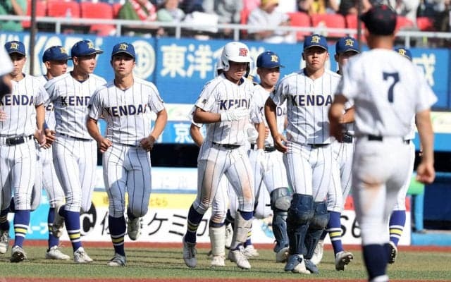 【関東大会】健大高崎・青柳監督、横浜・織田から２発の打線は「良い経験に」甲子園での再戦期す