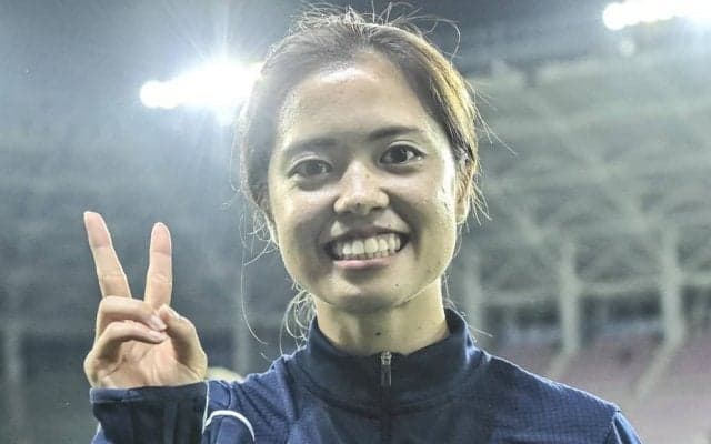 ｢唯ちゃん愛されてるねえ｣マイクを手にした長谷川唯にファン大合唱！ マンC女子優勝祝賀会で“YUIコール”が沸き起こる！｢可愛い～｣｢ピッチを離れると照れ屋さん｣