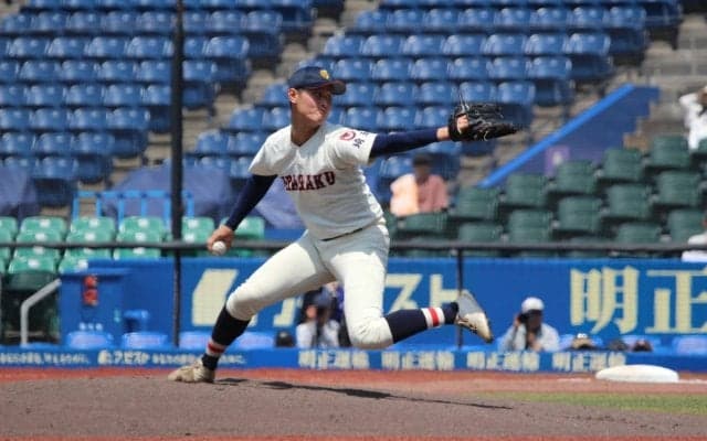 浦和学院のプロ注目の147キロ右腕が5回のピンチを乗り越え、7回2失点の好投！指揮官もエースの成長を称える【関東大会】