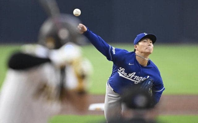 山本由伸が107球の熱投、７回３安打１失点　ベンチでは大谷翔平からお辞儀される場面も