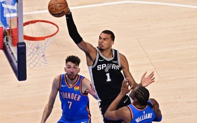 2度目の延長でサンダーを振り切ったスパーズが敵地で臨んだカンファレンス決勝初戦に勝利