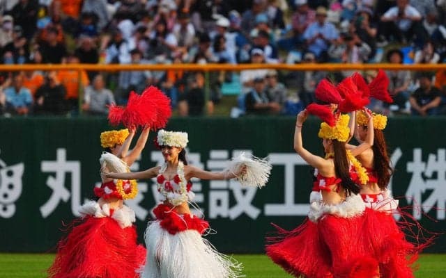 【ヤクルト】試合前にフラダンス　つば九郎もリズム乗る　巨人船迫大雅、いわきは「ハワイが…」