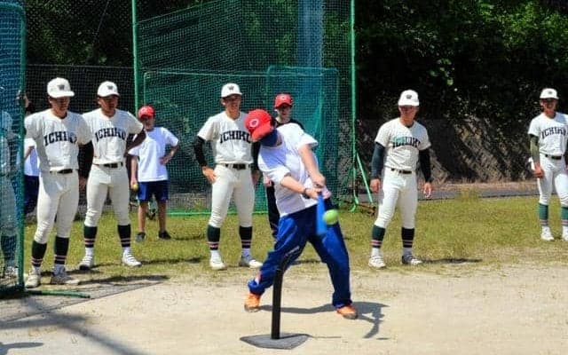 市立和歌山野球部員と支援学校の生徒が交流　相互理解深める