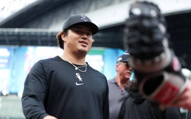 「奇跡の１枚」ホ軍が村上宗隆とイチロー氏の2S公開「野球少年のようなうれしそうな笑顔」