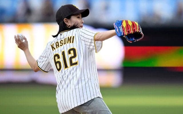 石川佳純さんがパドレス×ドジャース戦で始球式「楽しく忘れられない日」　MLB初観戦を報告、松井裕樹との2ショットも披露