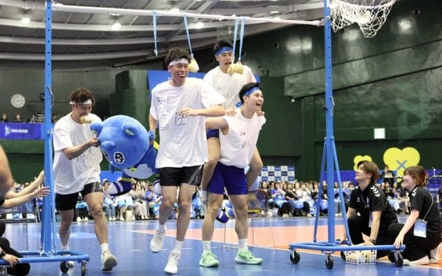 SVリーグ王者の大阪Bがファン感謝デー　平日に訪れた1640人のファンを前に体操着姿で大運動会