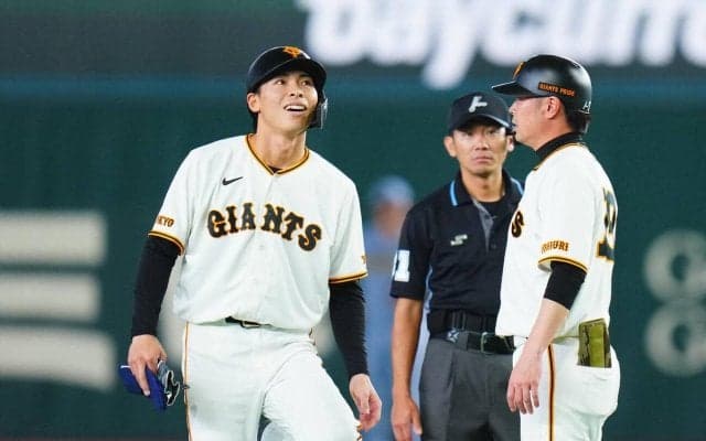 【巨人】左足負傷で交代の平山功太に阿部慎之助監督「ちょっと時間がかかるかも」