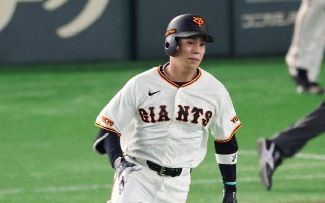【巨人】門脇誠の直感「よく三遊間に打ってた」守備位置ずらし、創価大後輩・立石の打球を好捕
