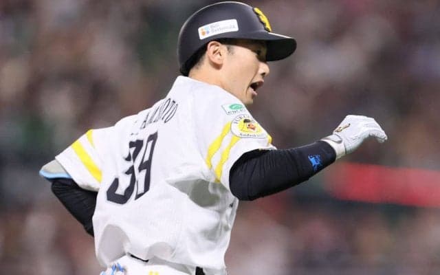 「打てるキャッチャー最高やー！」「城島CBOのような一撃」ソフトバンクにトレード加入の27歳が移籍後初アーチ「デスターシャで号泣した」