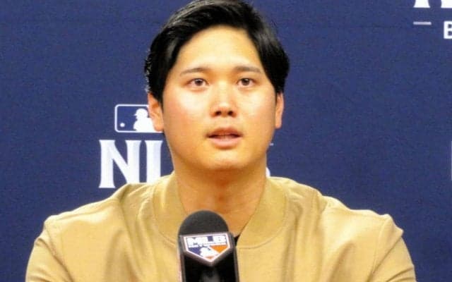 大谷翔平がシックな装い　先発のロブレスキーは知的なビジネスマン？山本由伸はデニムジャケットで笑顔　ドジャースが球場入り私服公開