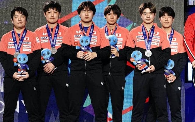 日本男子 金メダルならずも10年ぶりの銀メダル 張本大逆転負けからストレートで中国に敗れる【世界卓球】