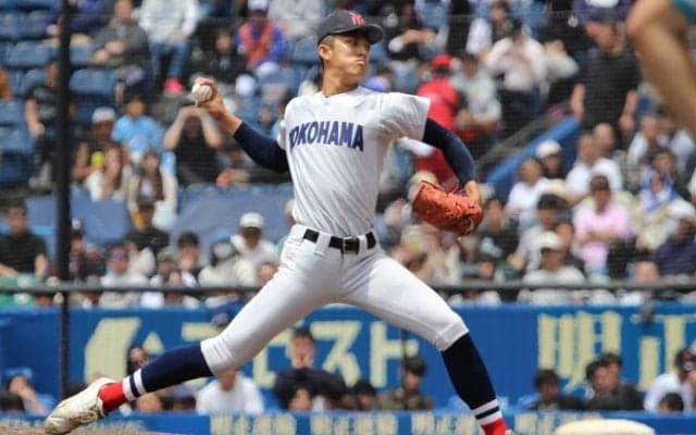 横浜が10年ぶり決勝進出！154キロ右腕など強力な継投リレーで山梨学院打線を封じる【関東大会】