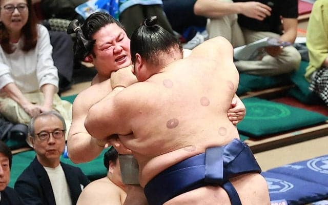 一意　朝翠龍を下し単独トップ　初の十両優勝に王手　千秋楽へ「変わらず前に出る相撲取りたい」