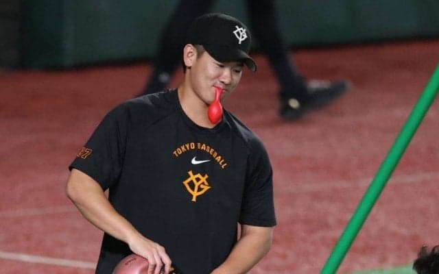 巨人　前日ＫＯの井上温大が杉内コーチと会話　試合前にフェンス際を並んで歩く　阪神戦で４回７失点→試合後に杉内コーチが「えらい淡々と投げている」と苦言