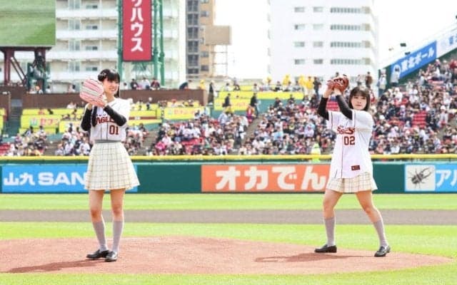 球場に「うわーっ！」とかわいい悲鳴　始球式で声優・相良茉優が大暴投「やらかしましたね～！」と落胆　大西亜玖璃はノーバンならずも「よく頑張ったかな」
