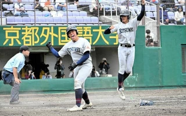立命館宇治、4安打5打点の東慶太選手　仲間の助言と声で奮闘