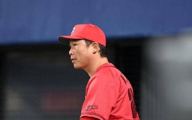 広島・新井監督　小園の途中交代に言及「ああいうプレーをされるとチームの士気が落ちる。今日だけじゃないので」　二回の守備から退き場内ざわつく