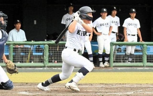 「ほい！」とほえて逆転打、相棒の黒バットと　享栄・永谷陽翔選手