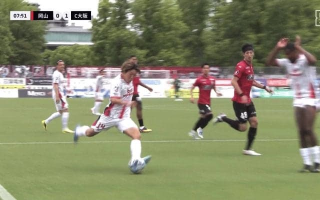 嘘だろ？U-23日本代表FW、右上ニア→左上ネットの衝撃スーパーゴール！「なんつー角度」「とんでもないな」横山夢樹に称賛続々