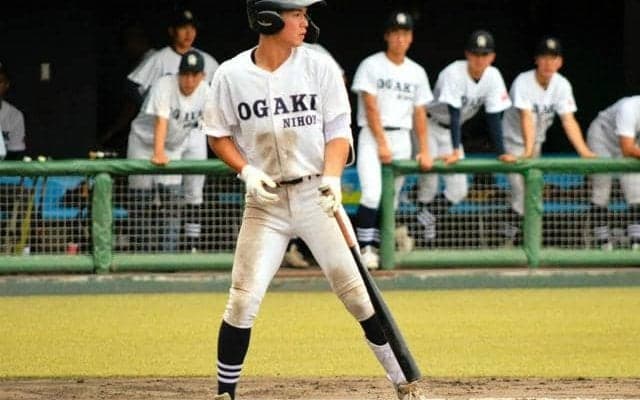先取点につながる安打放つ　けがから復帰した大垣日大・大橋侑人選手