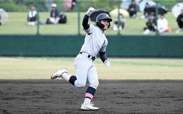 青森山田、選抜8強校破って連覇　「絶対倒す」九回に3点差逆転