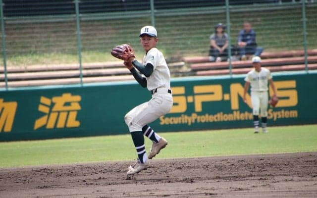 報徳学園の1年生遊撃手がデビュー戦で好守に躍動！龍谷大平安との接戦を制する【近畿大会】