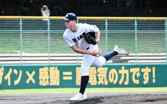 龍谷大平安・背番号10の中元投手　持ち味違う背番号1と切磋琢磨