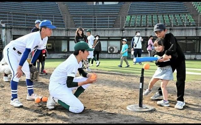「野球の楽しさ感じて」　園児らが体験　山形・新庄の球場でフェスタ