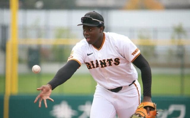 巨人6年目助っ人が支配下昇格！24年ファームで15本塁打の長距離砲、支配下登録は66人に