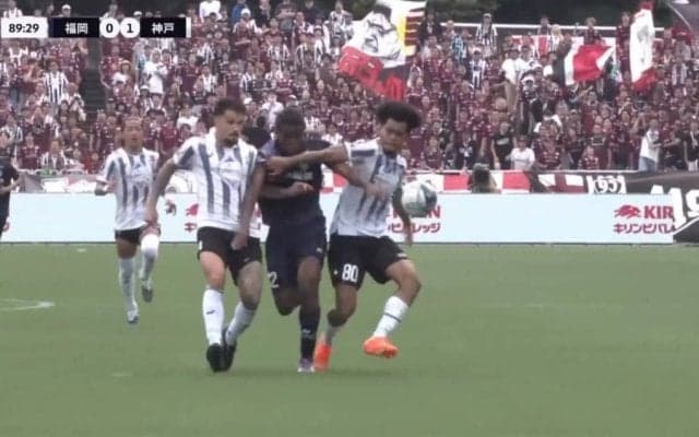 「そんなプレーあるかよ」福岡FWサニブラウン、超加速でDF2枚の間をぶち抜く豪速スプリントにファン衝撃「ガチでえぐいな」「規格外なんだが」