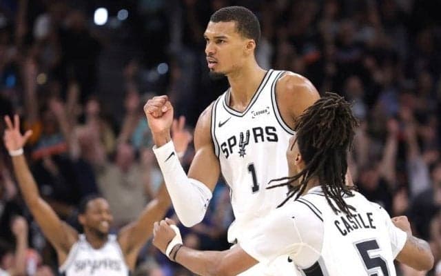 スパーズがホームでサンダーに快勝…ウェンバンヤマが33得点をマークし、シリーズを2勝2敗のタイに導く