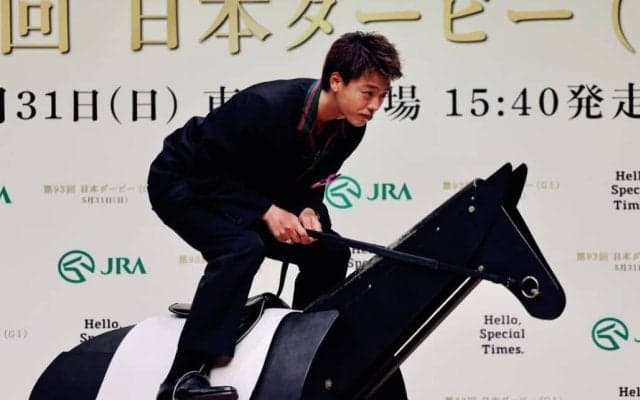 竹内涼真、木馬で本格騎乗フォーム披露で坂井瑠星も「さすが」と絶賛…武豊はディープ問題でまさかの不正解