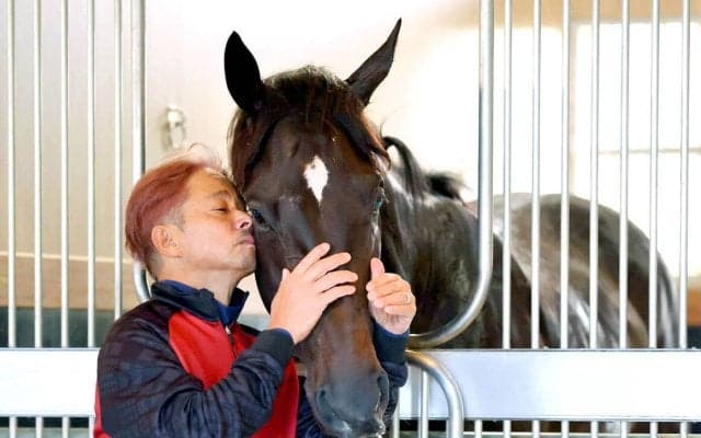 落馬し骨折「たかが鎖骨一本」岩田康誠は不屈！アスクエジンバラとダービーで１４年ぶりV挑む「究極の人馬一体を」