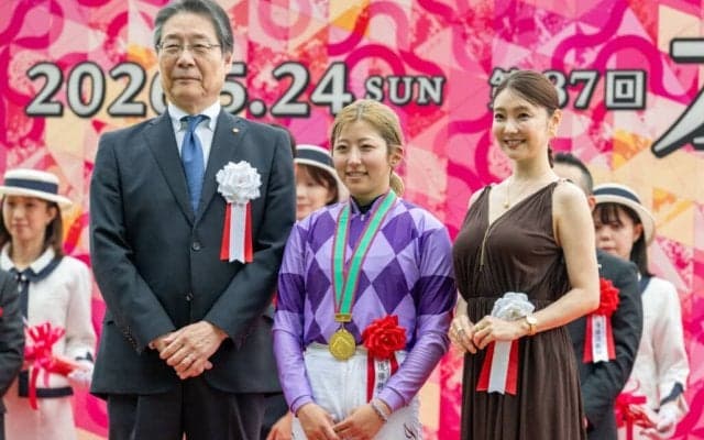 【オークス】倉科カナ、東京競馬場でのオフショット公開…“歴史的瞬間”に「胸がすごく熱くなりました」